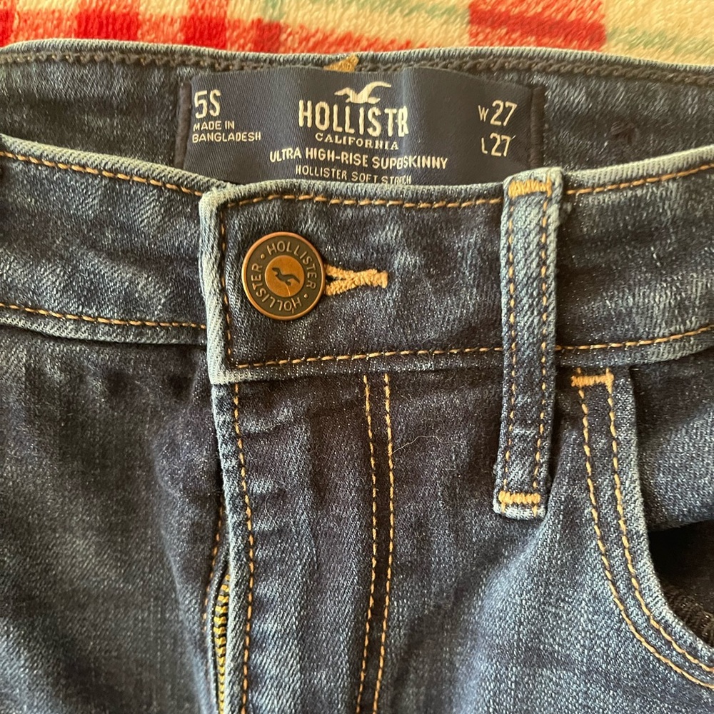 Holister straight leg 27x27